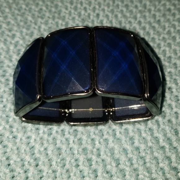 Bracelet - Picture 1 of 2
